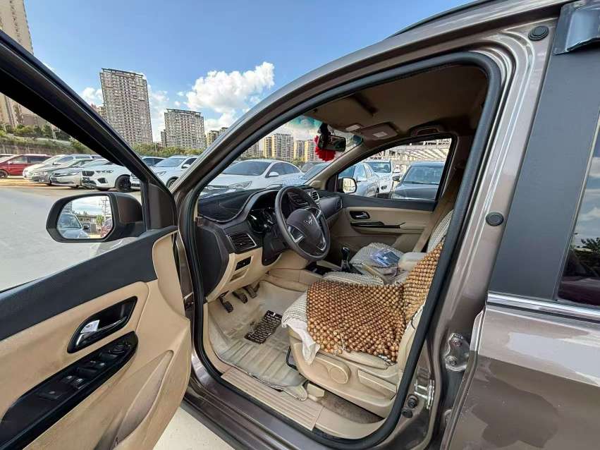 Wuling Hongguang S1 Manual 1.5L 7
