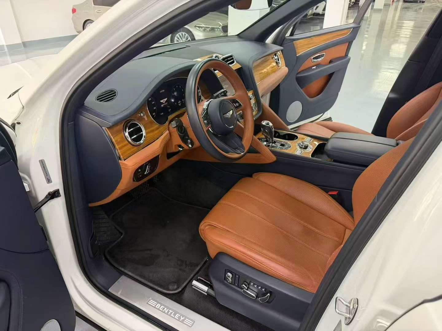 Bentley Bentayga 7