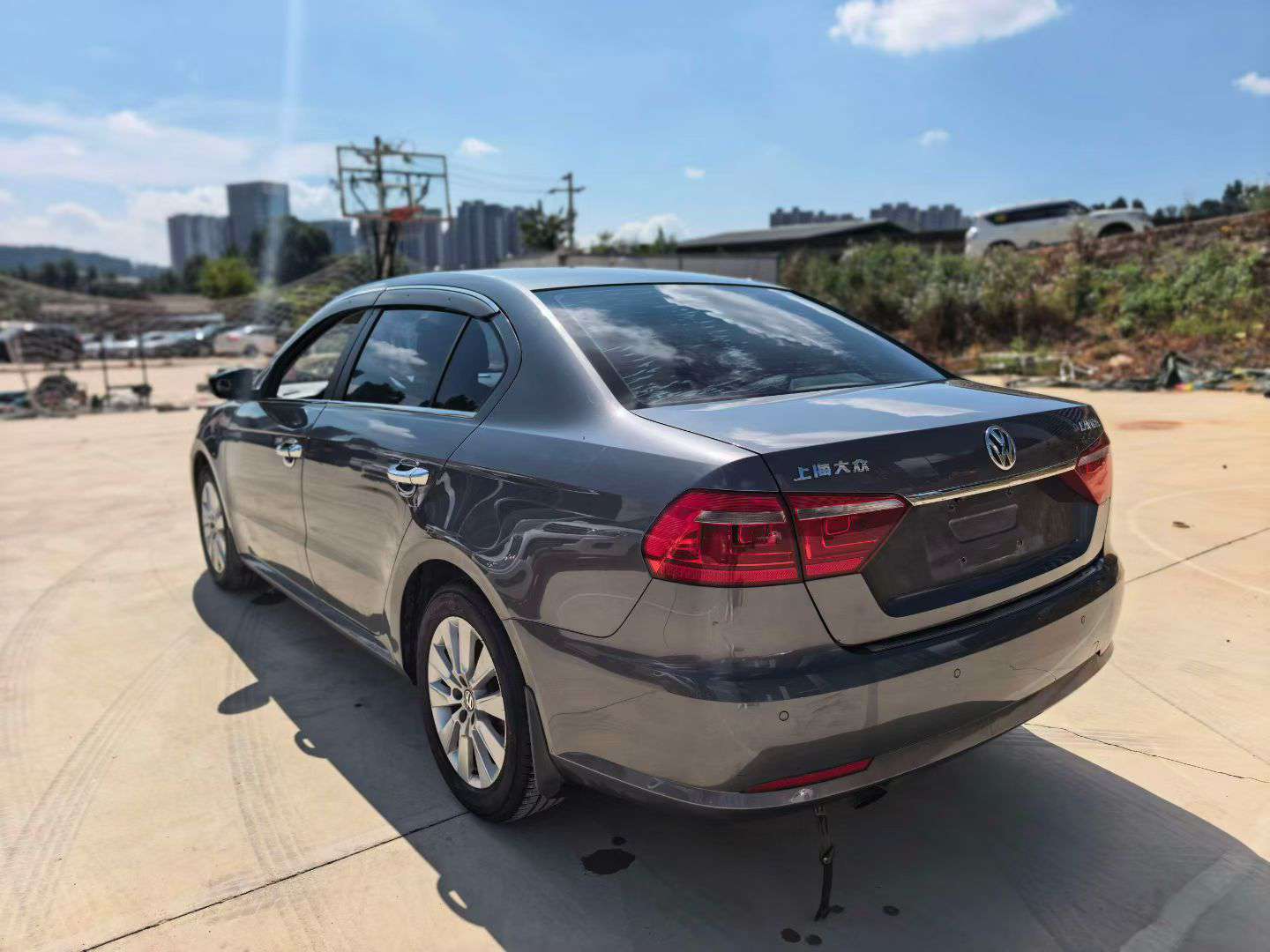 Volkswagen Lavida 5