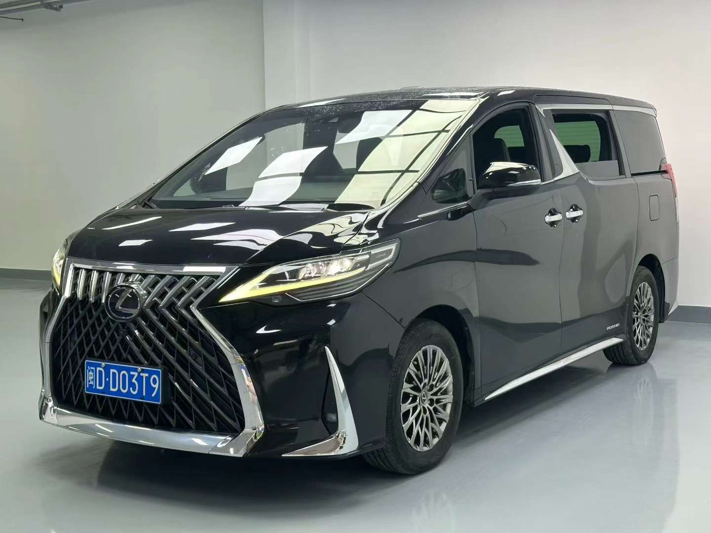 Lexus LM 2023 Imported 300h 7-Seat