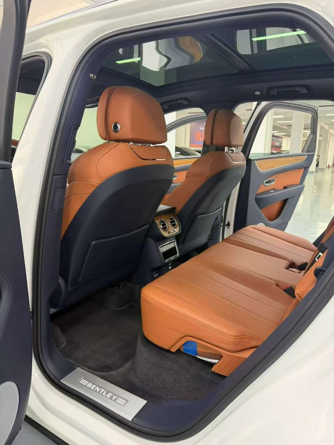 Bentley Bentayga 9