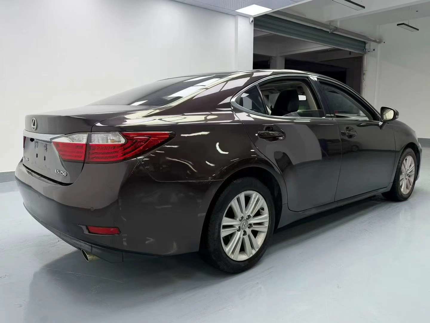 Lexus ES ES250 Luxury Edition 4