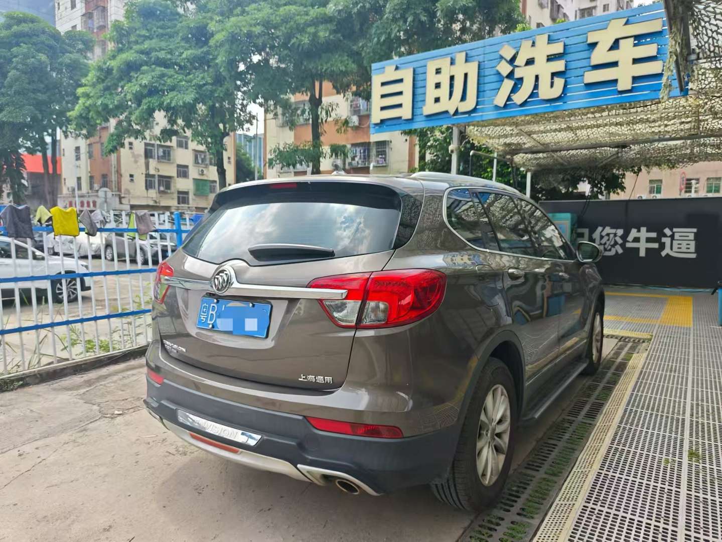 Buick Envision 28T AWD Luxury 3