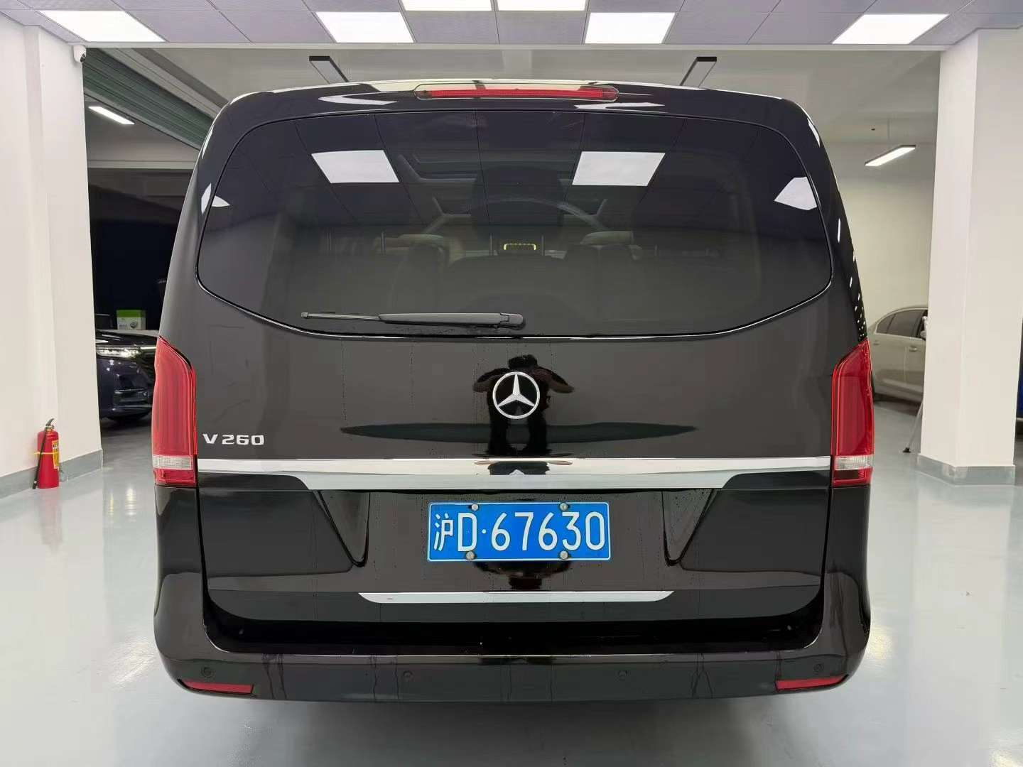 Mercedes-Benz V260 V260 High Trim 5