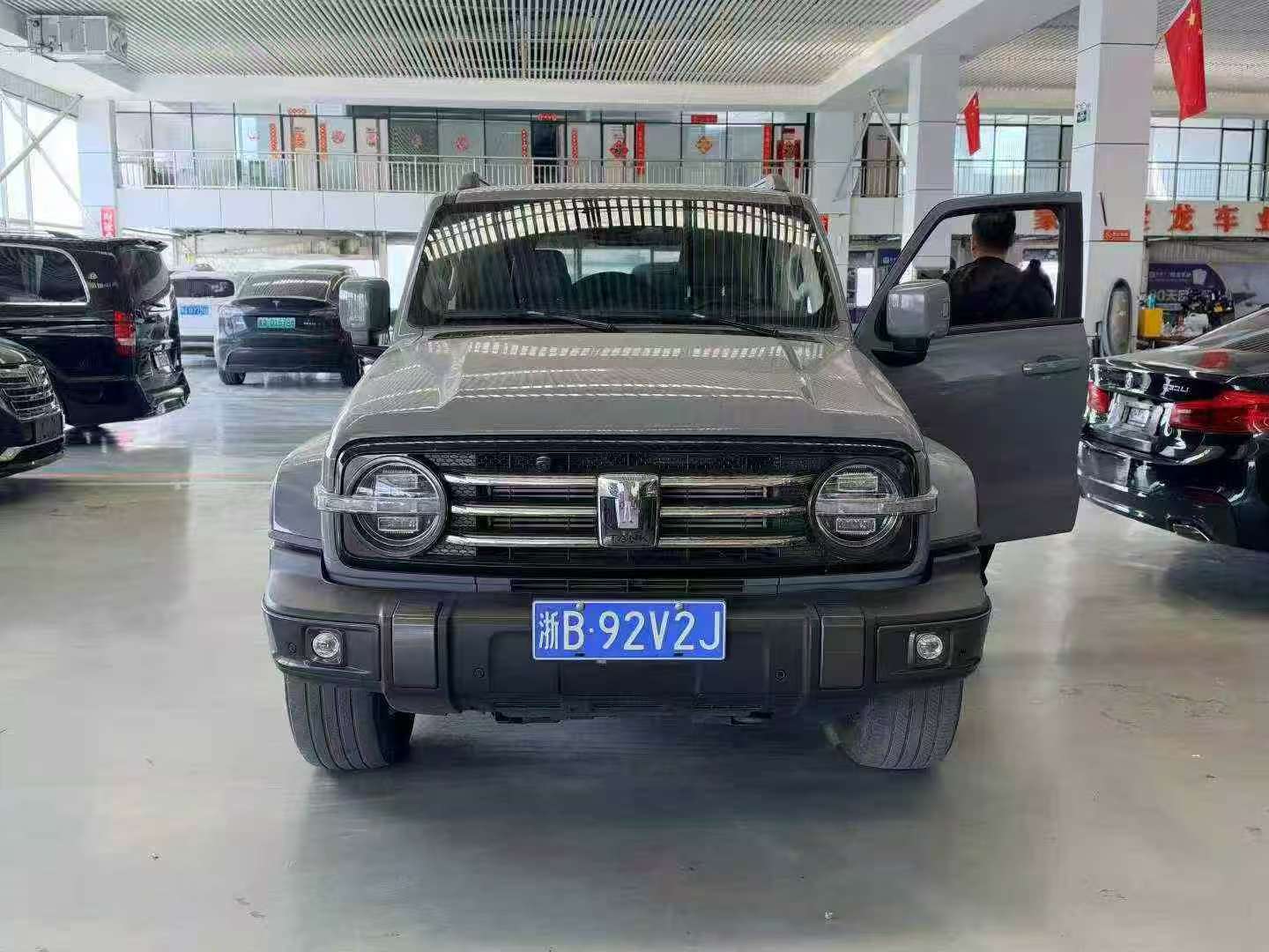Tank 300 2