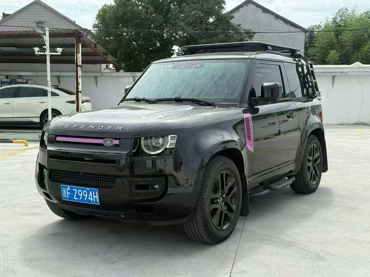 Land Rover Defender P400 XS 2