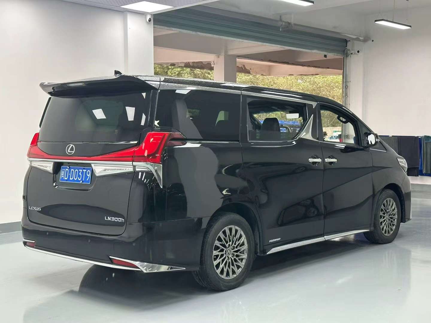 Lexus LM 2023 Imported 300h 7-Seat 8
