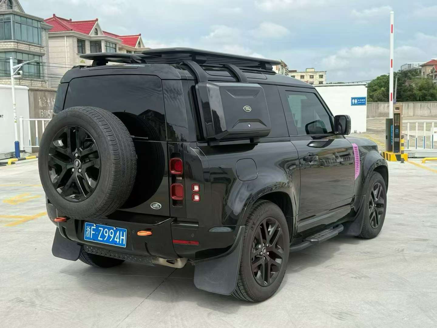 Land Rover Defender P400 XS 9