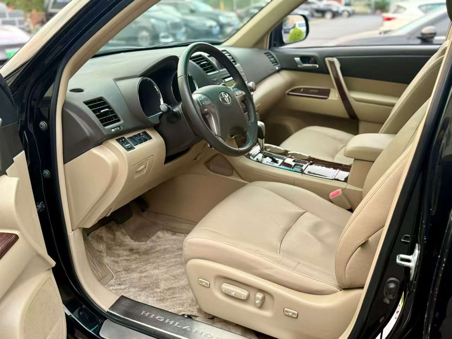 Toyota Highlander 2.7L Automatic 7 Seats 6