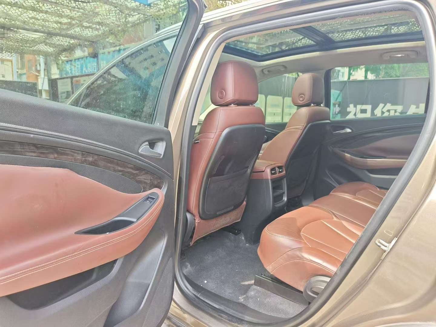 Buick Envision 28T AWD Luxury 5