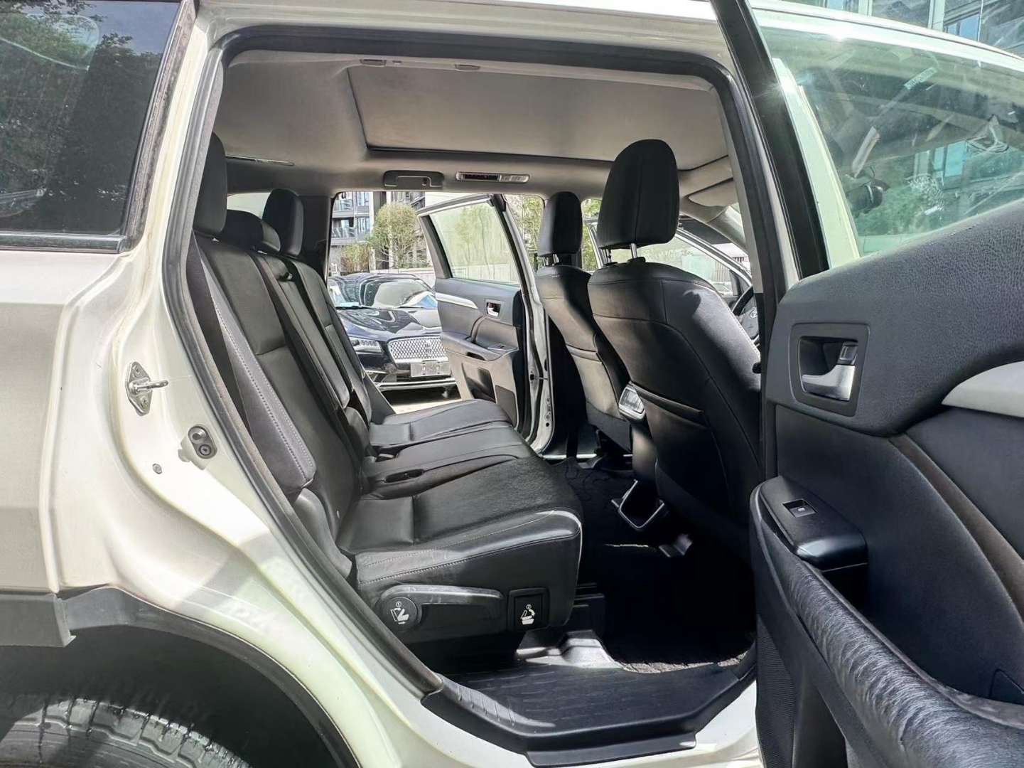 Toyota Highlander 2.0T AWD Luxury 8