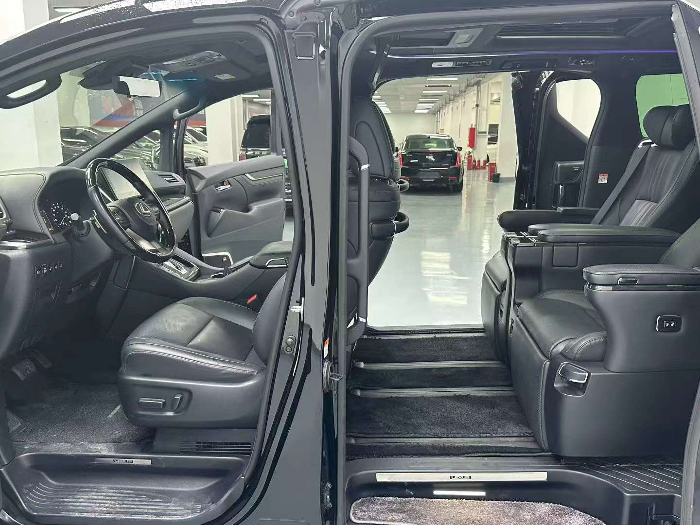 Lexus LM 2023 Imported 300h 7-Seat 5