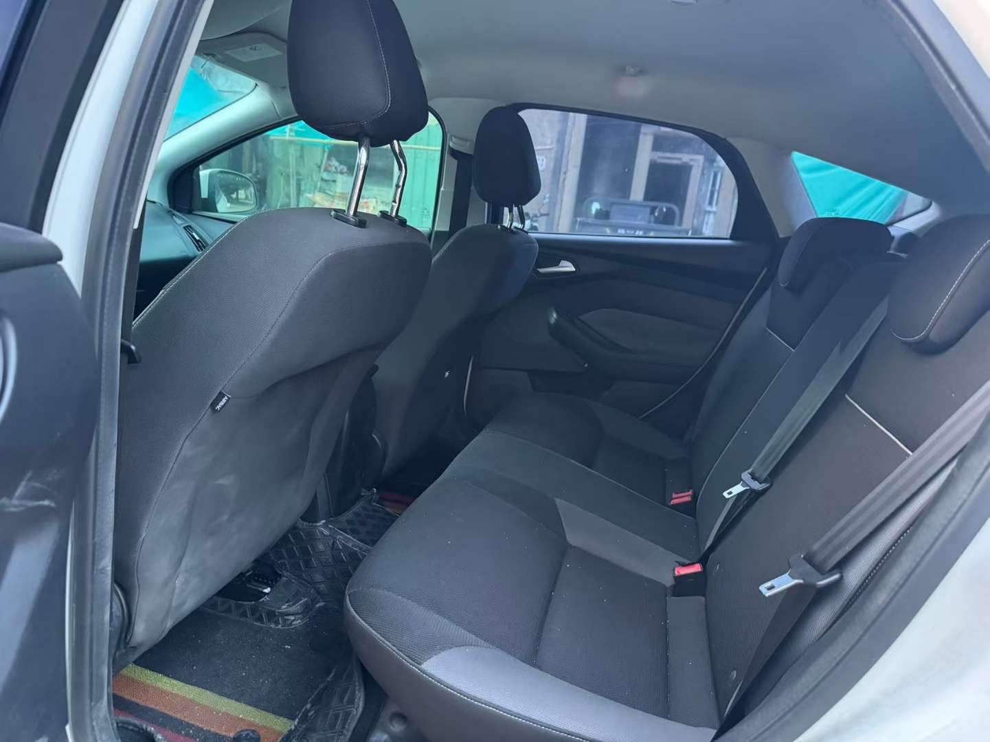 Ford Focus Focus Hatchback 1.6L Automatic No Sunroof 6