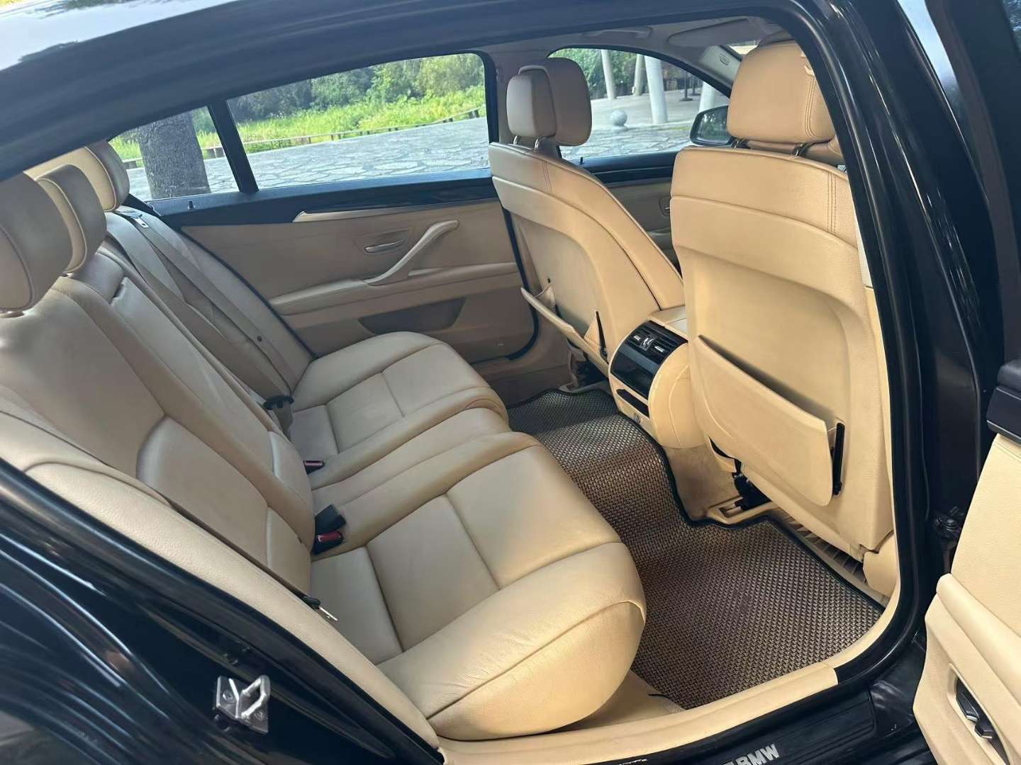 BMW 5 Series 2012 2.5L Elegant Edition Inline-6 8