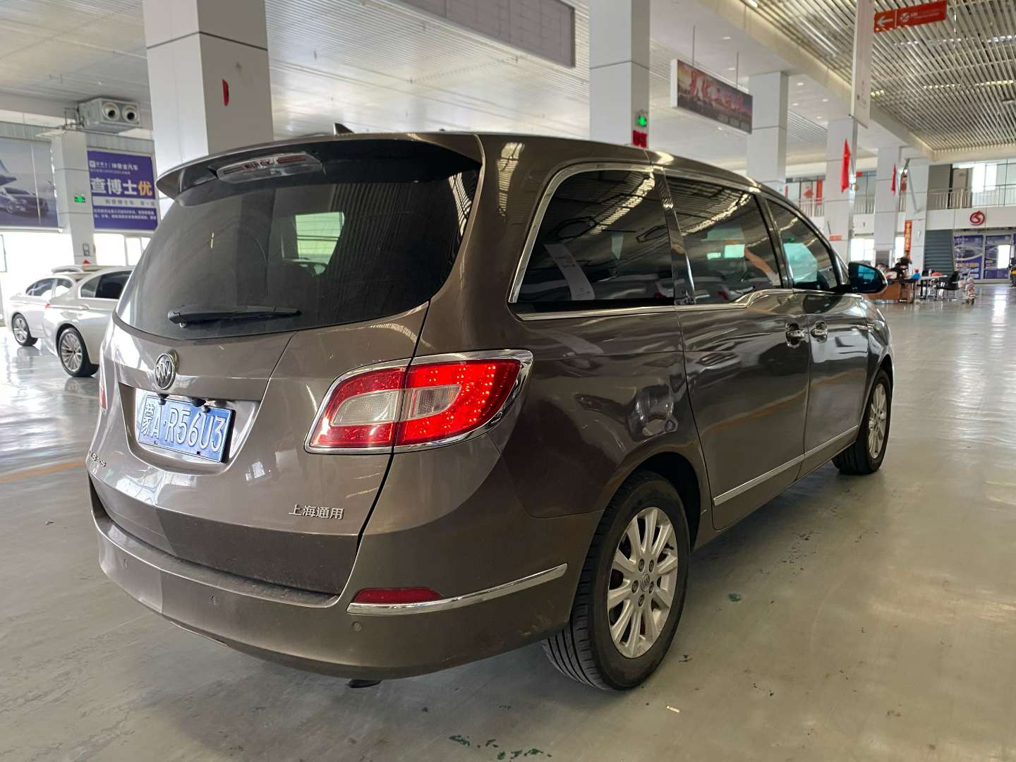 Buick GL8 3999 Flagship 7