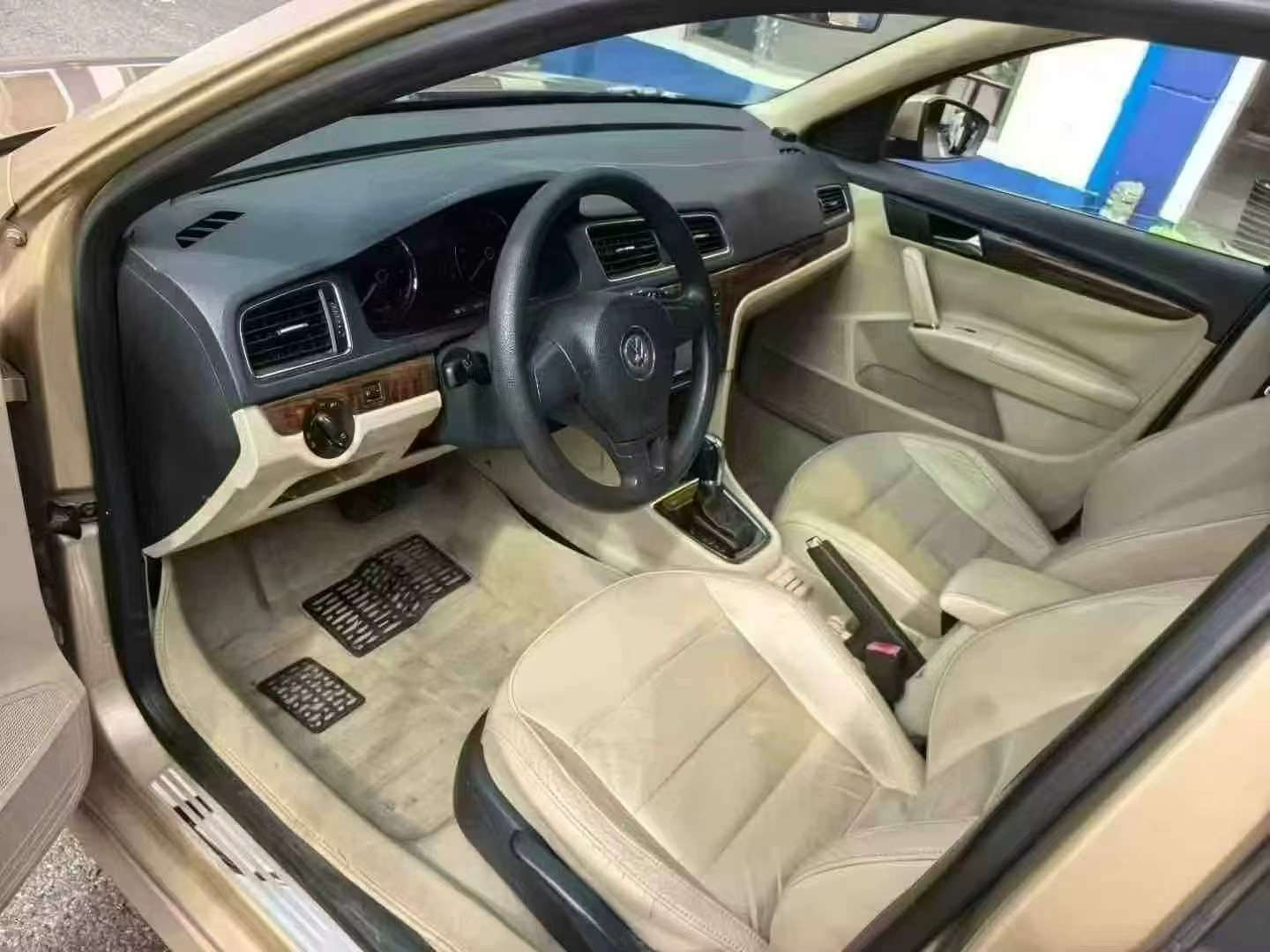 Volkswagen Lavida 8