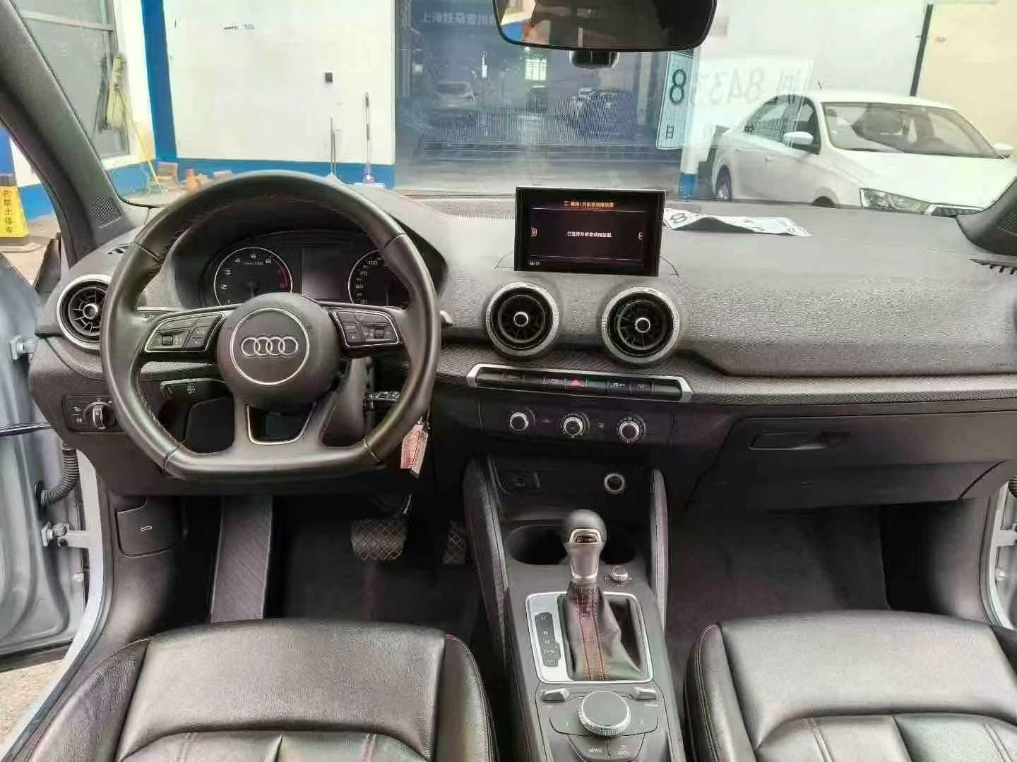 Audi Q2L 9