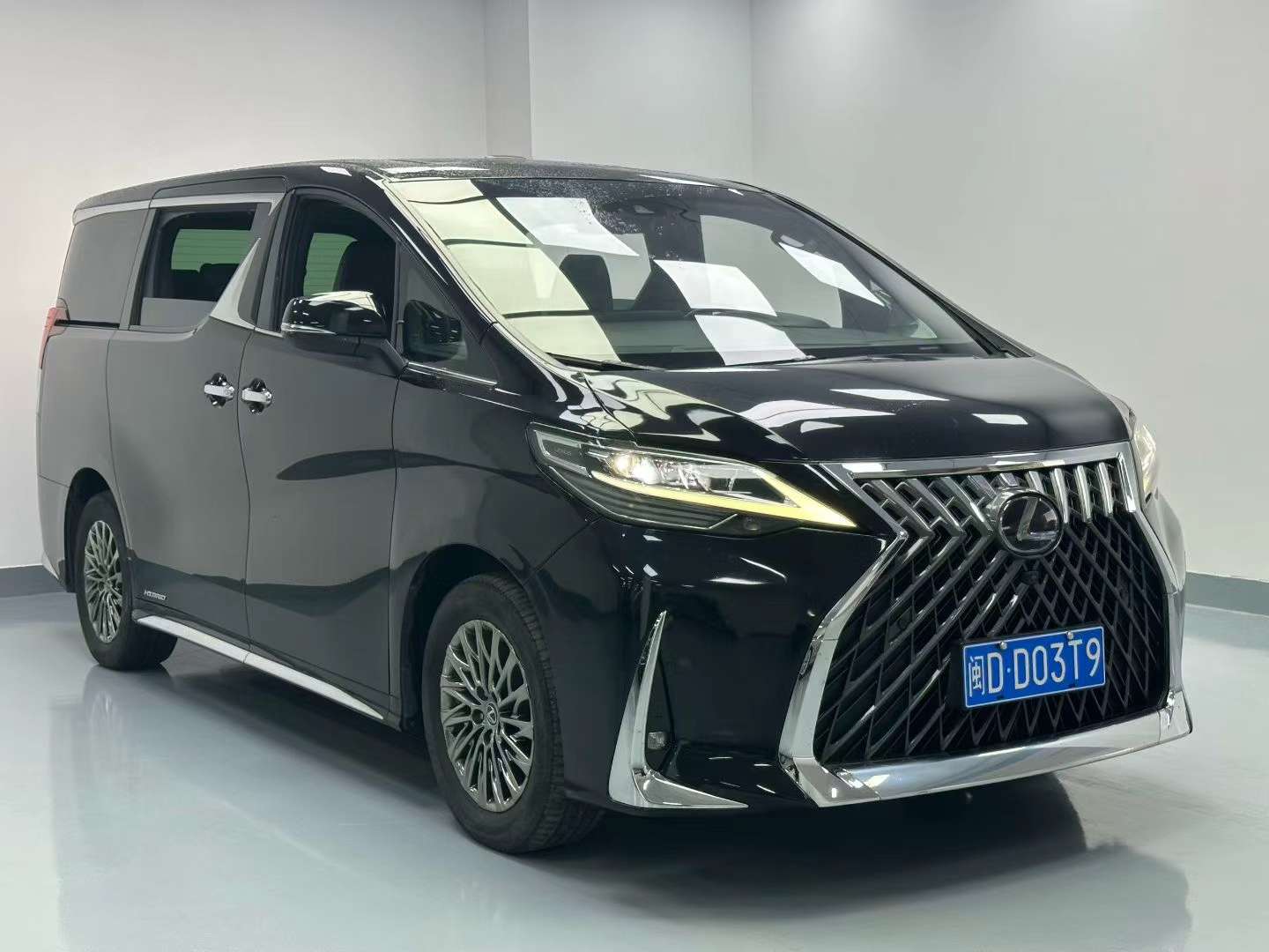 Lexus LM 2023 Imported 300h 7-Seat 3