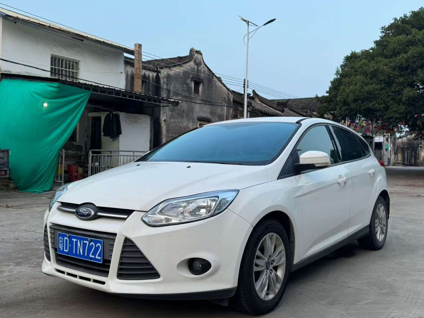 Ford Focus Focus Hatchback 1.6L Automatic No Sunroof