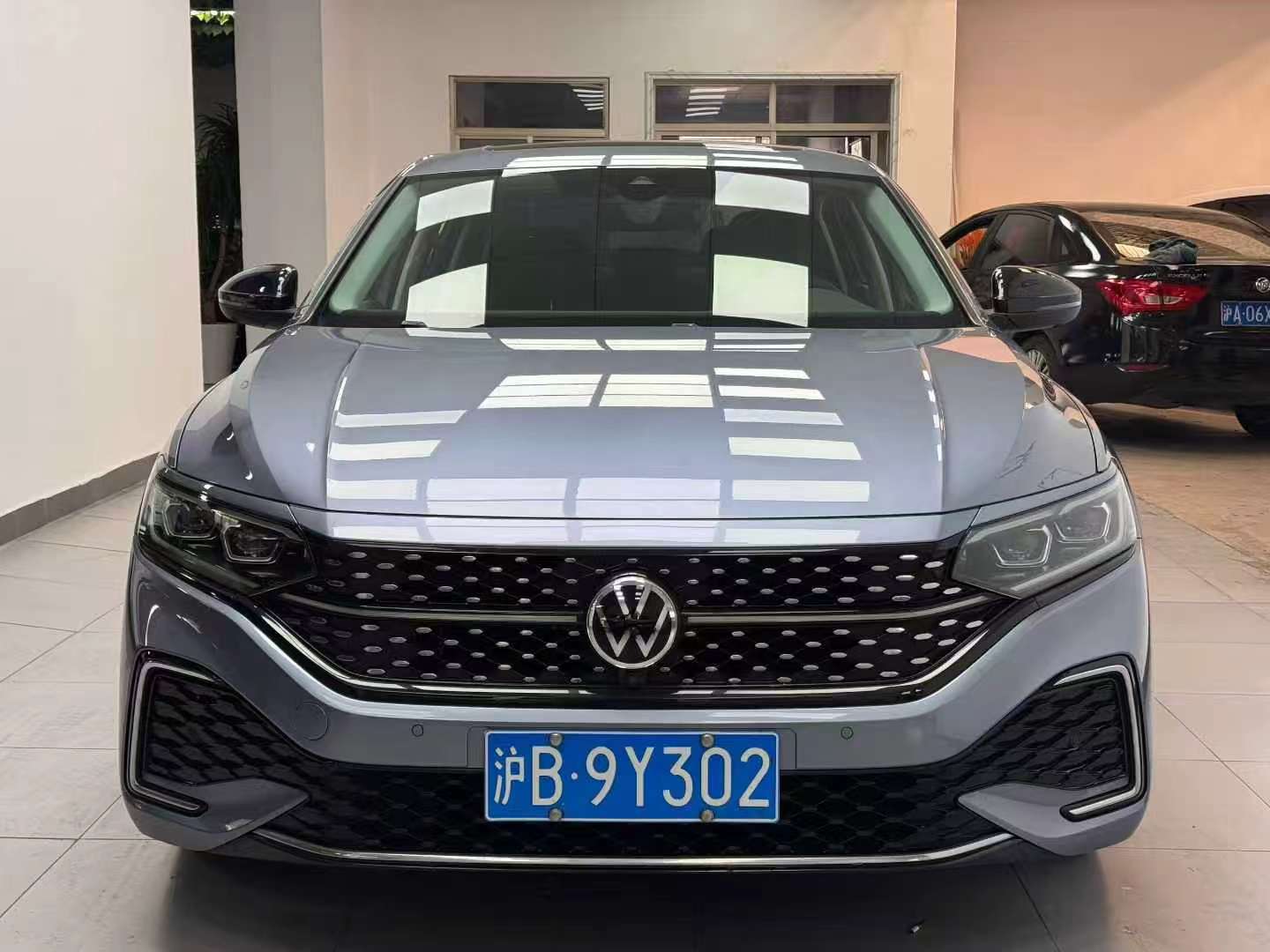 Volkswagen Passat Luxury Edition 2