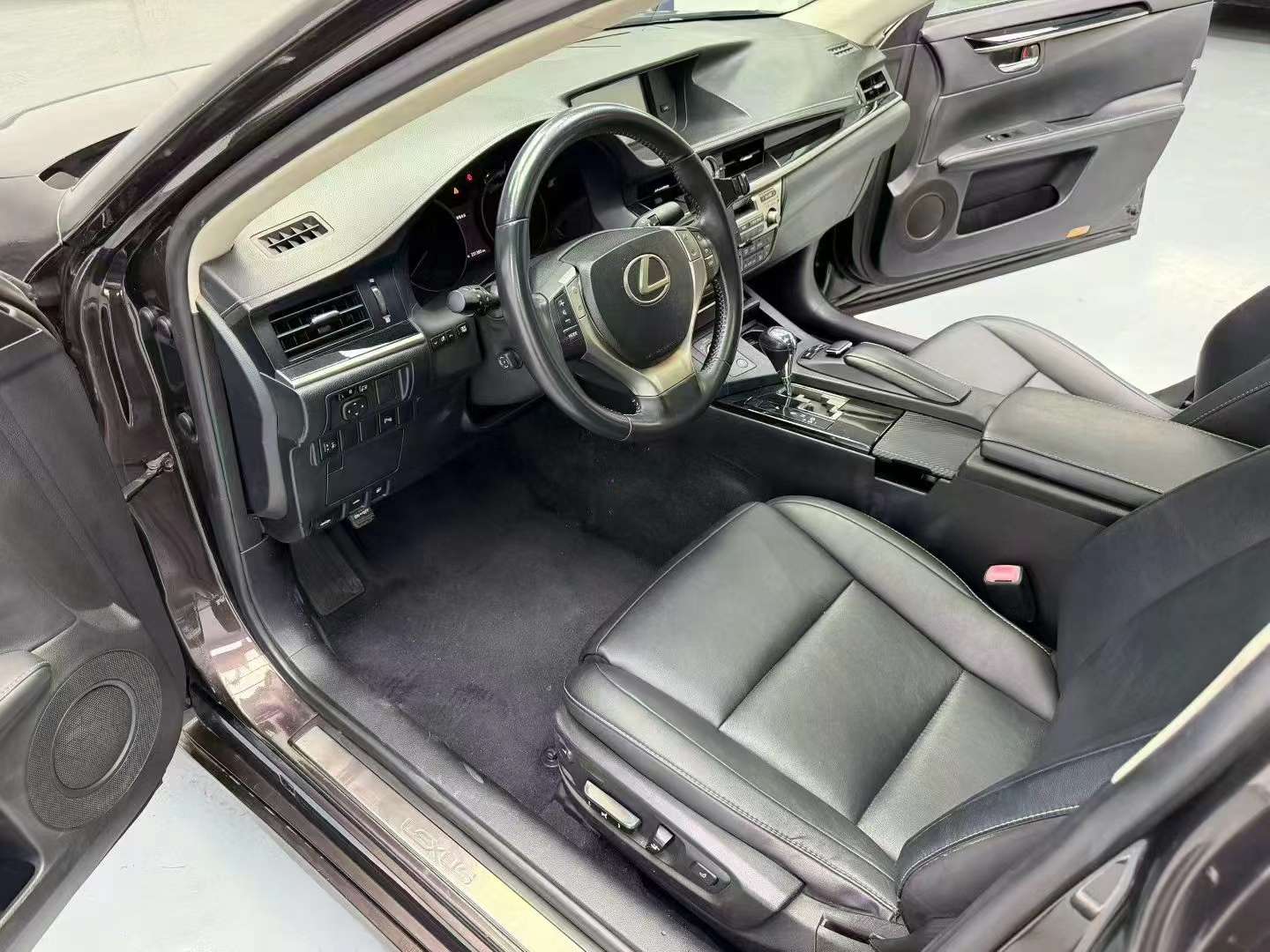 Lexus ES ES250 Luxury Edition 8