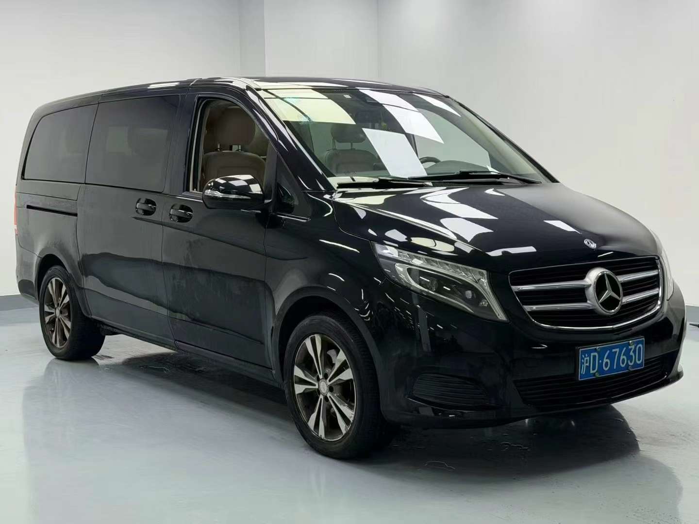 Mercedes-Benz V260 V260 High Trim 3