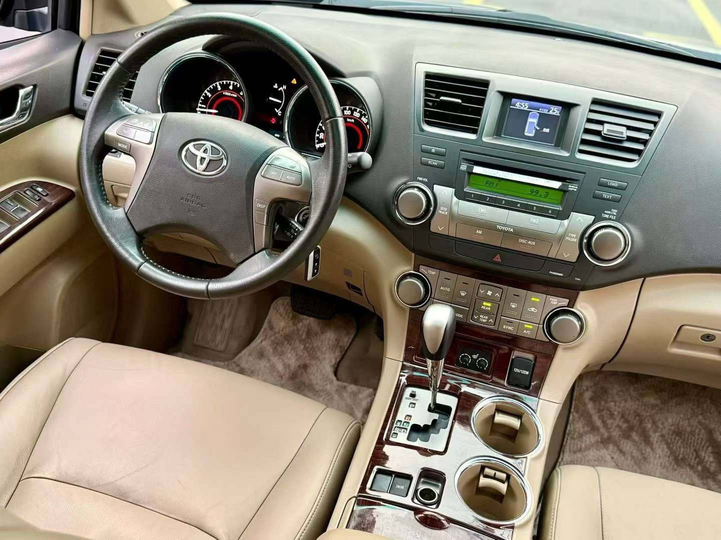 Toyota Highlander 2.7L Automatic 7 Seats 9