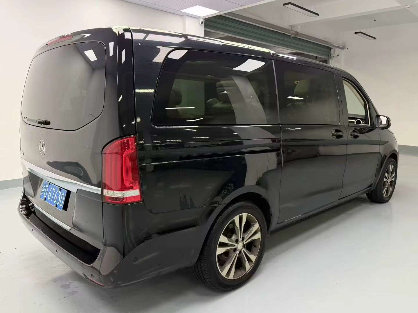 Mercedes-Benz V260 V260 High Trim 6