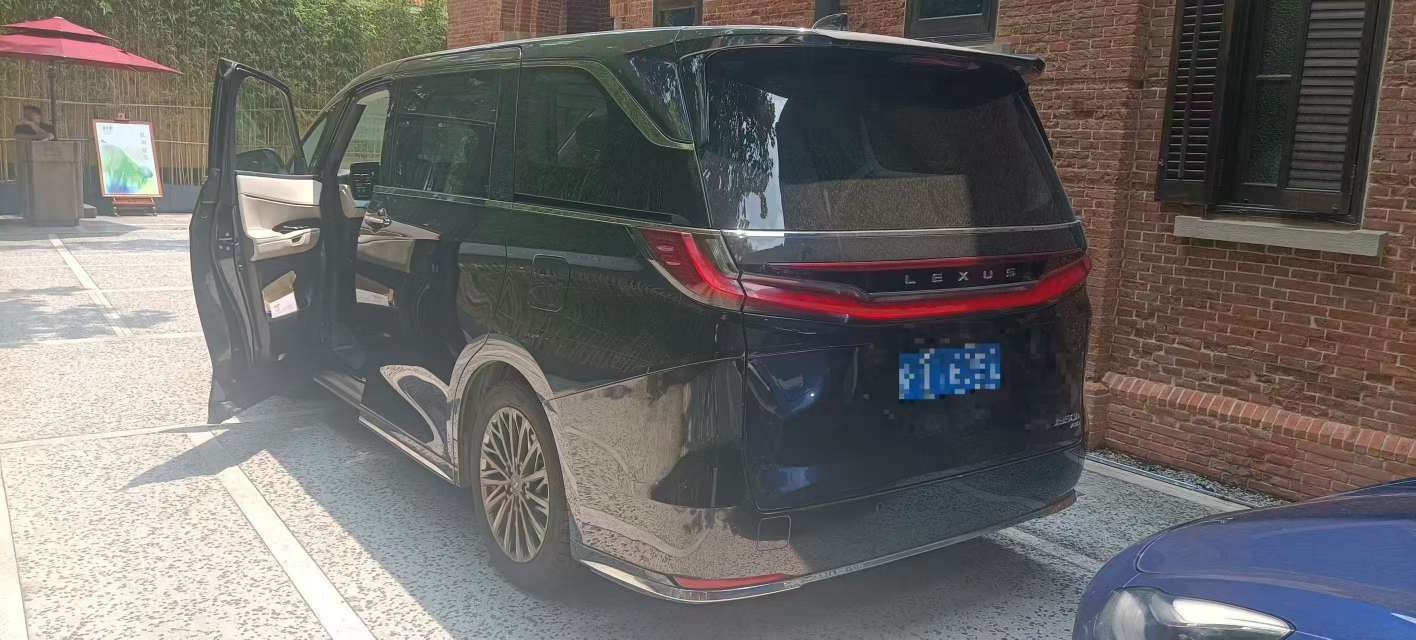 Toyota Alphard 3