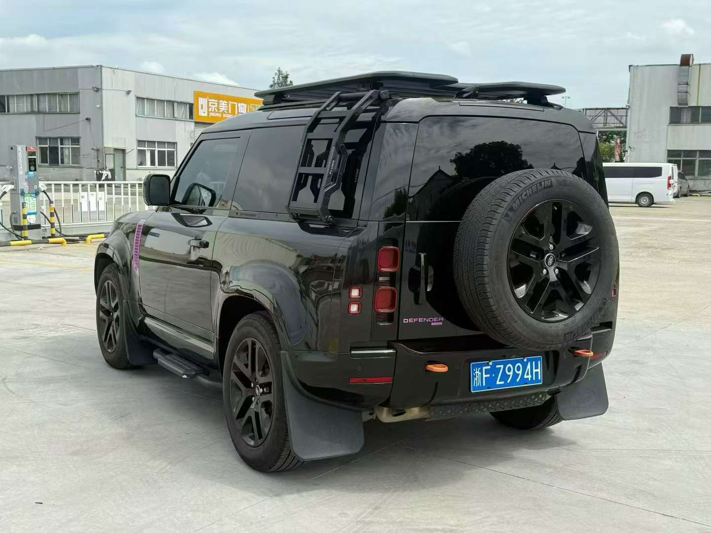Land Rover Defender P400 XS 4