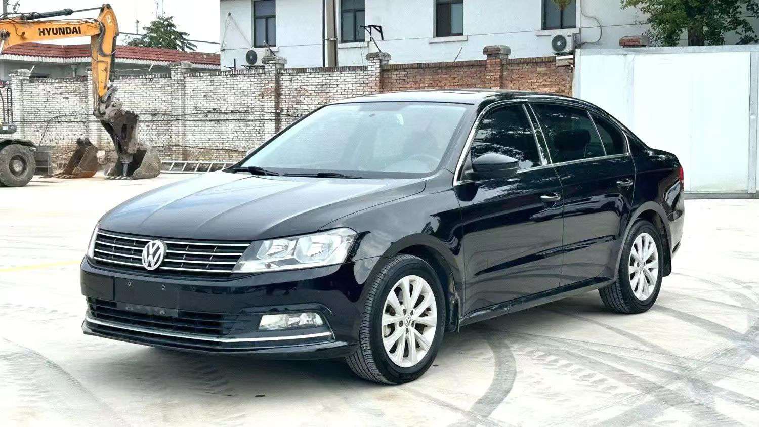 Volkswagen Lavida 1.6L Manual High Trim with Sunroof 2