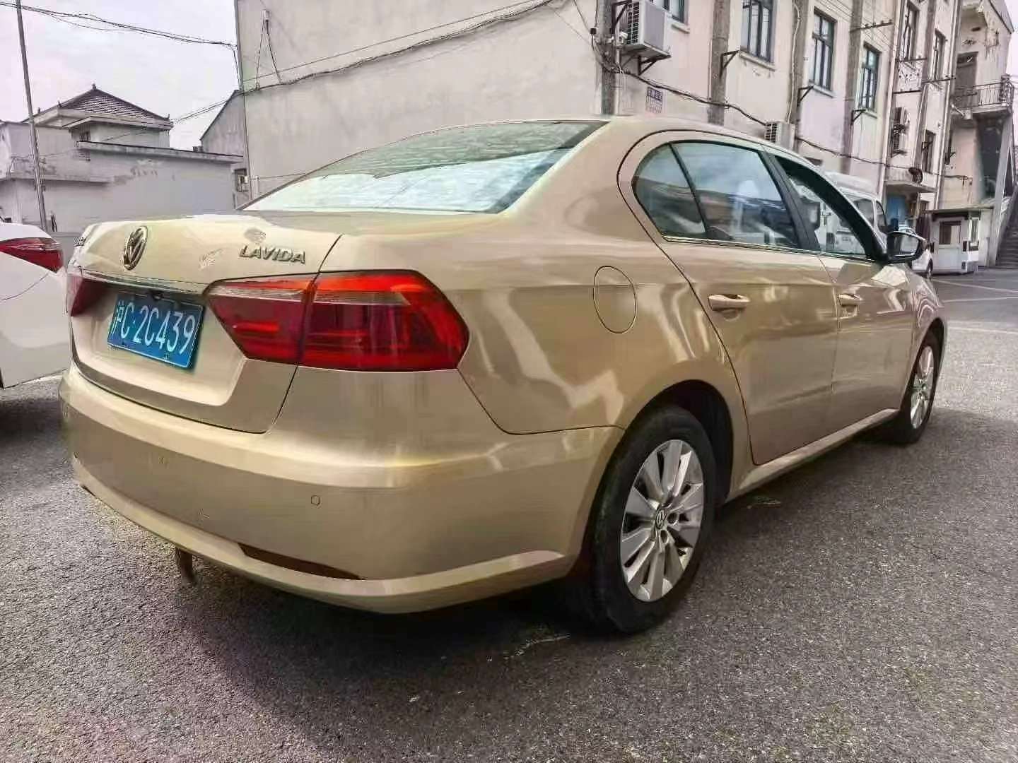 Volkswagen Lavida 4