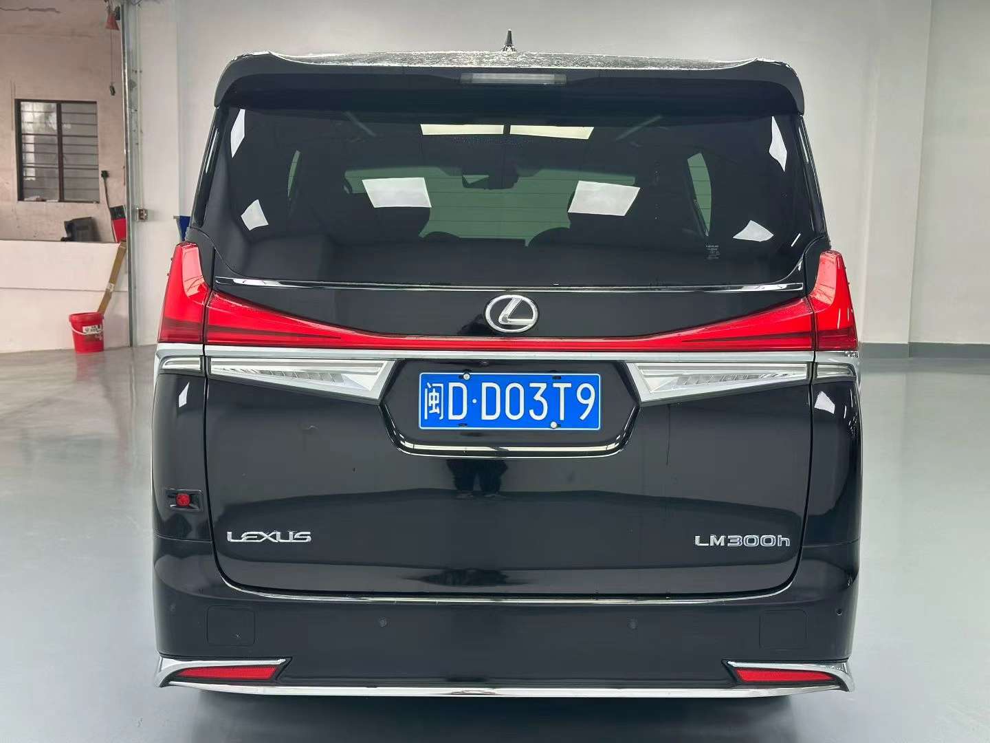 Lexus LM 2023 Imported 300h 7-Seat 9