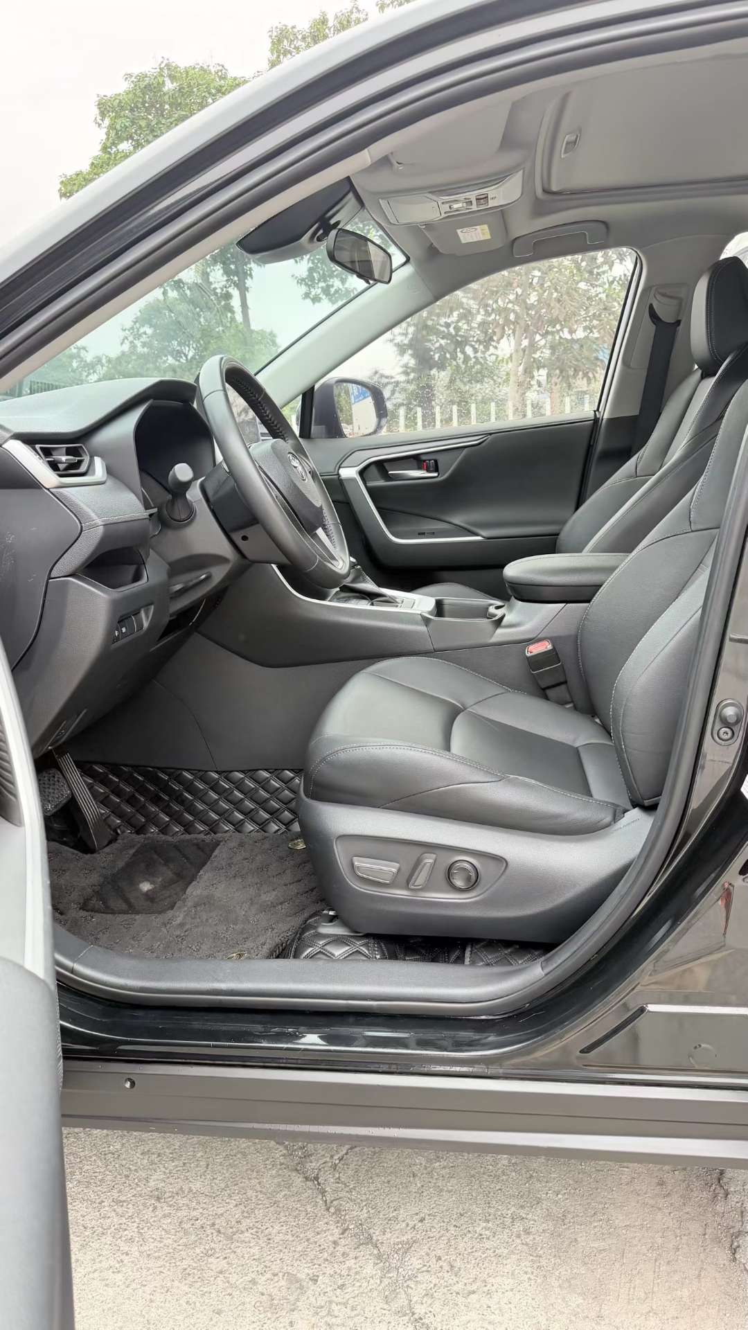 Toyota Wildlander 2020 AWD Luxury 4