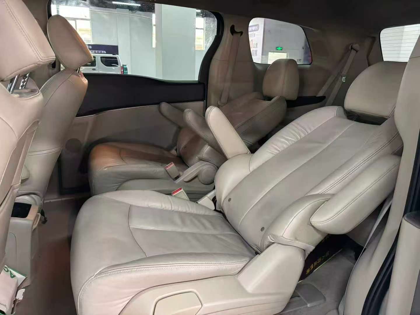 Buick GL8 25S Luxury 2.5L Automatic 4