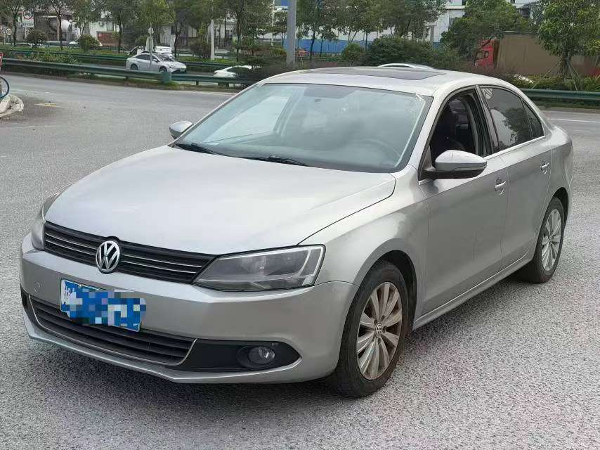 Volkswagen Sagitar 1.6L Comfort Edition with Sunroof