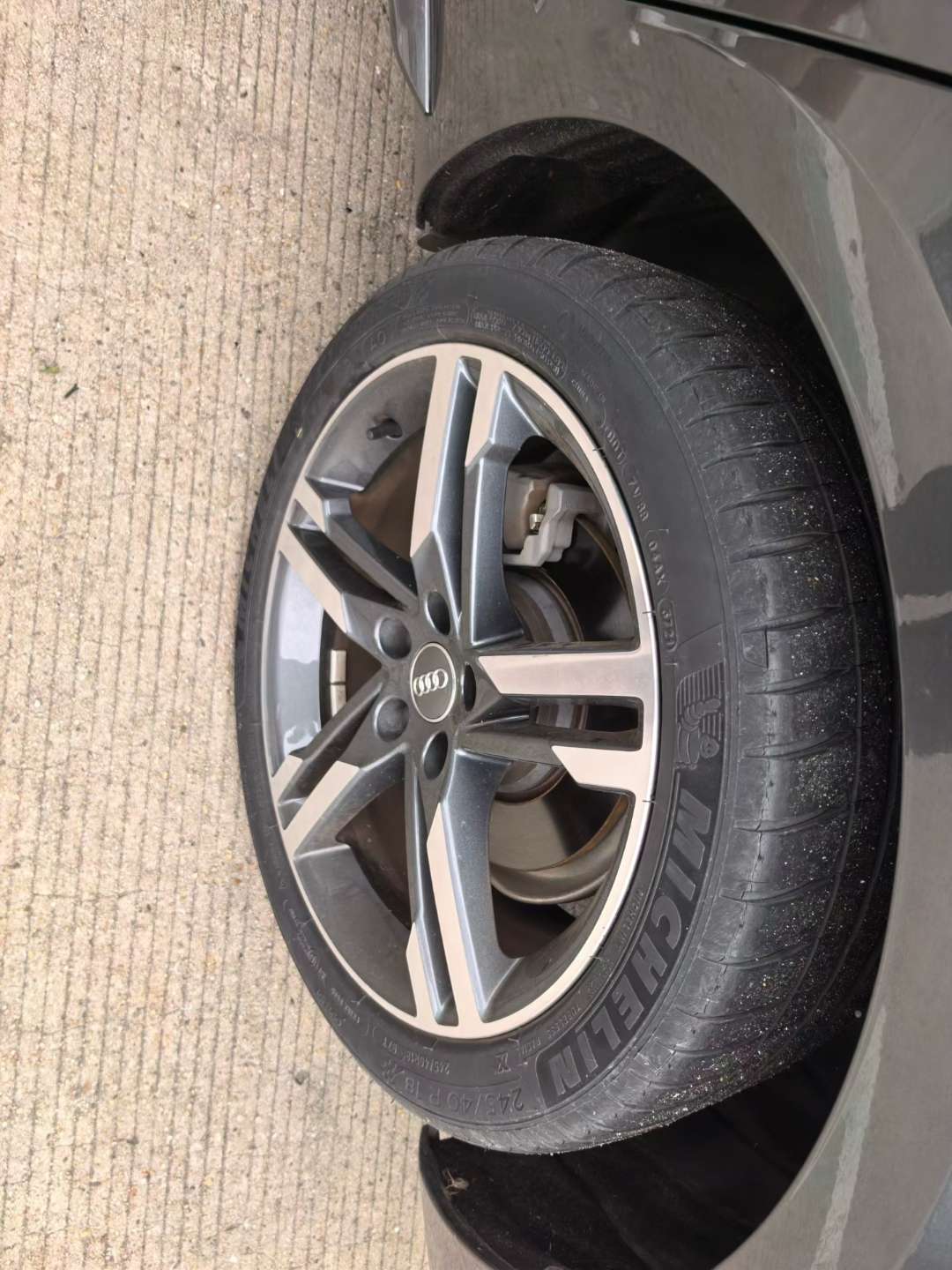 Audi A4L 40 Luxury Dynamic 3