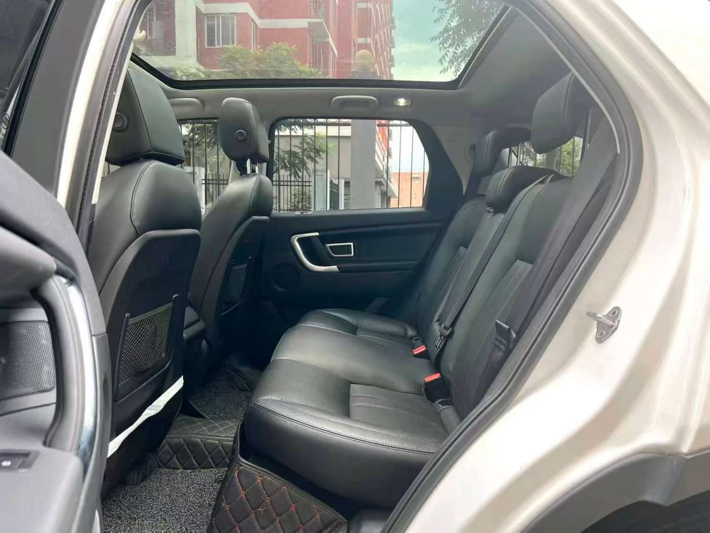 Land Rover Discovery Sport 2.0T SE 5