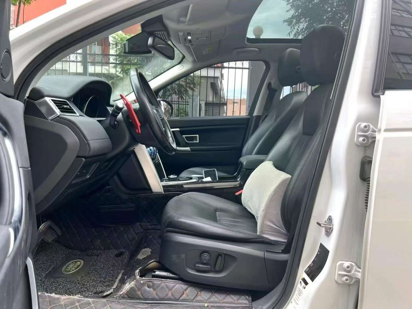 Land Rover Discovery Sport 2.0T SE 6