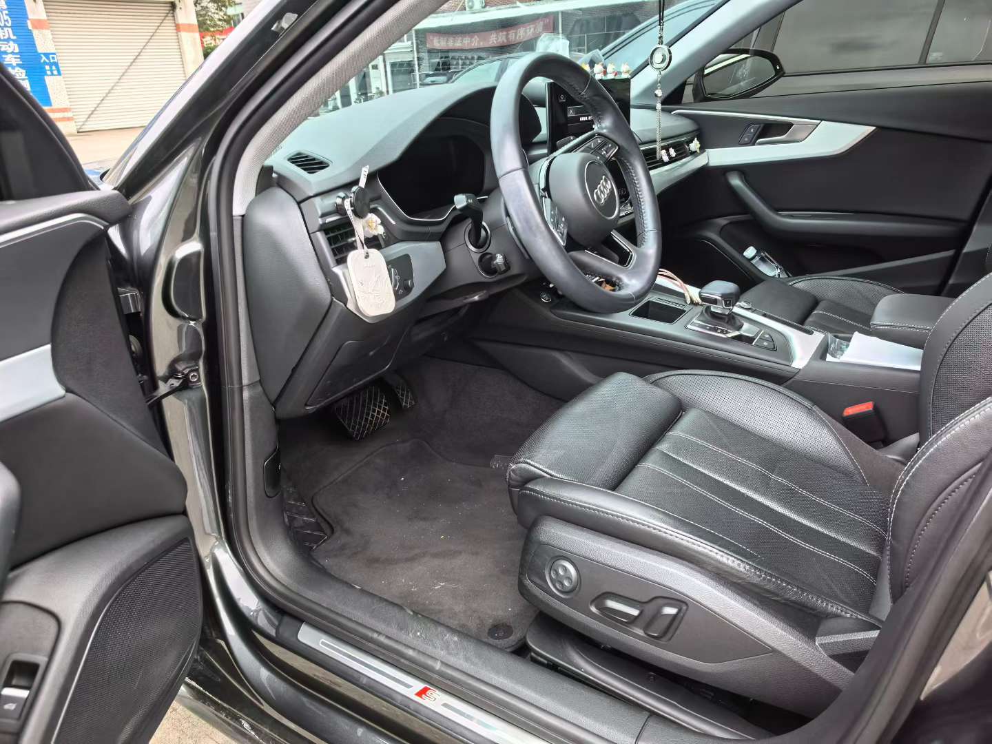 Audi A4L 40 Luxury Dynamic 2