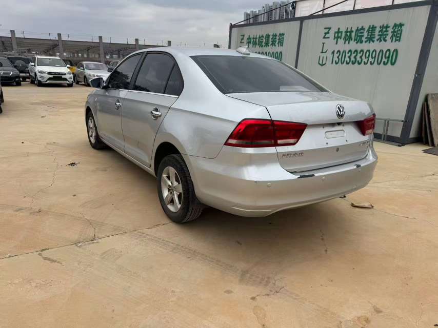 Volkswagen Santana 4