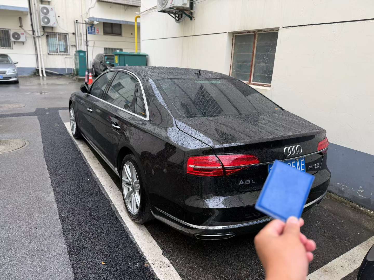 Audi A8L 8