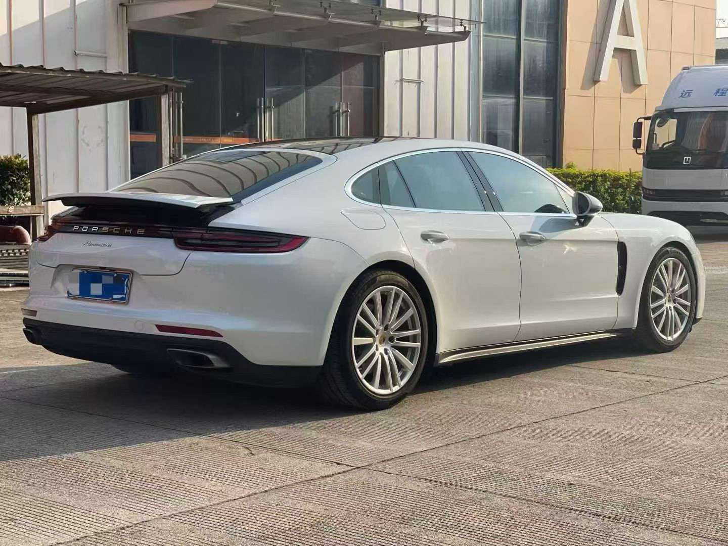 Porsche Panamera 7