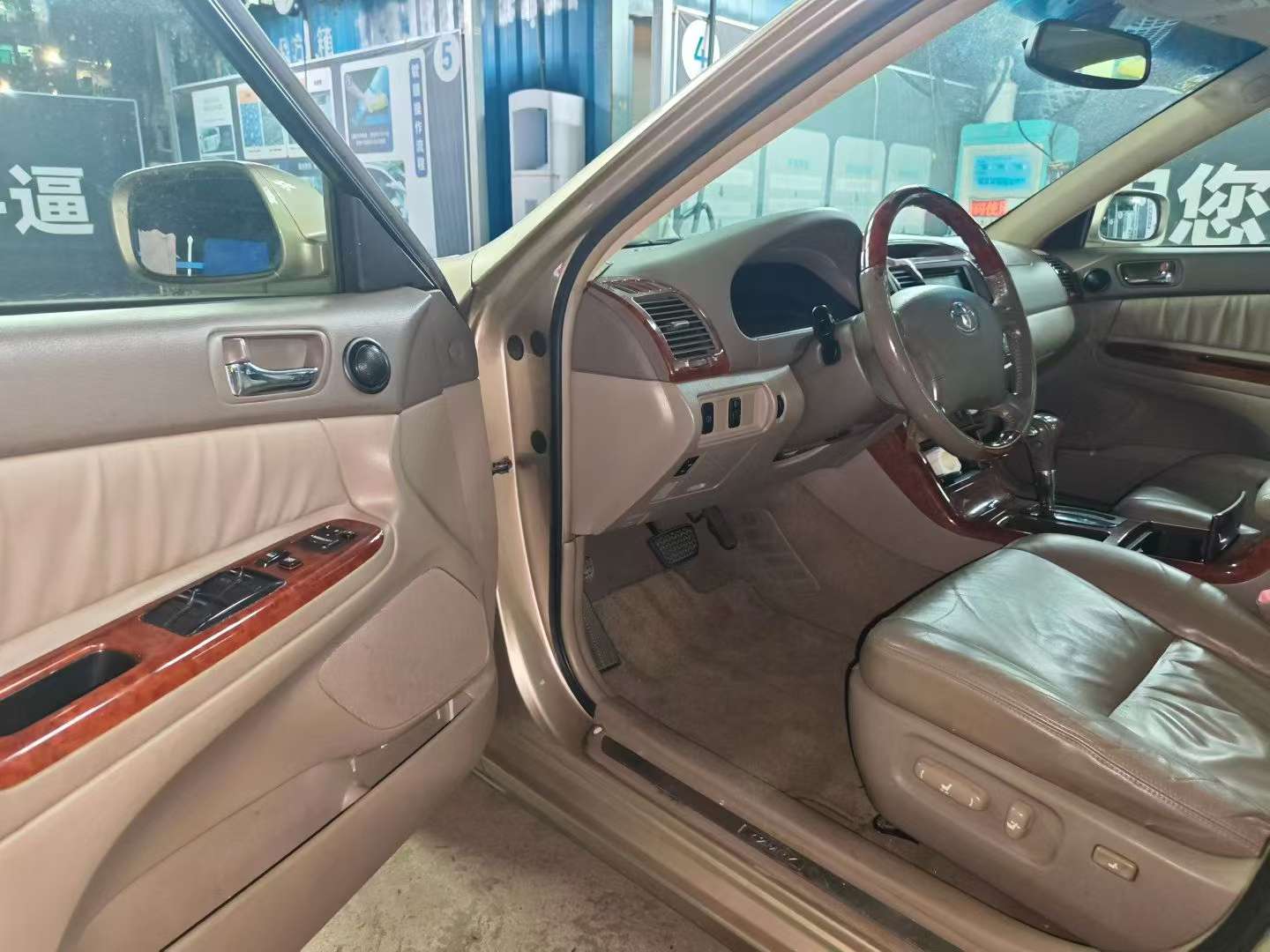 Toyota Camry 2.4-AT Luxury Edition 4
