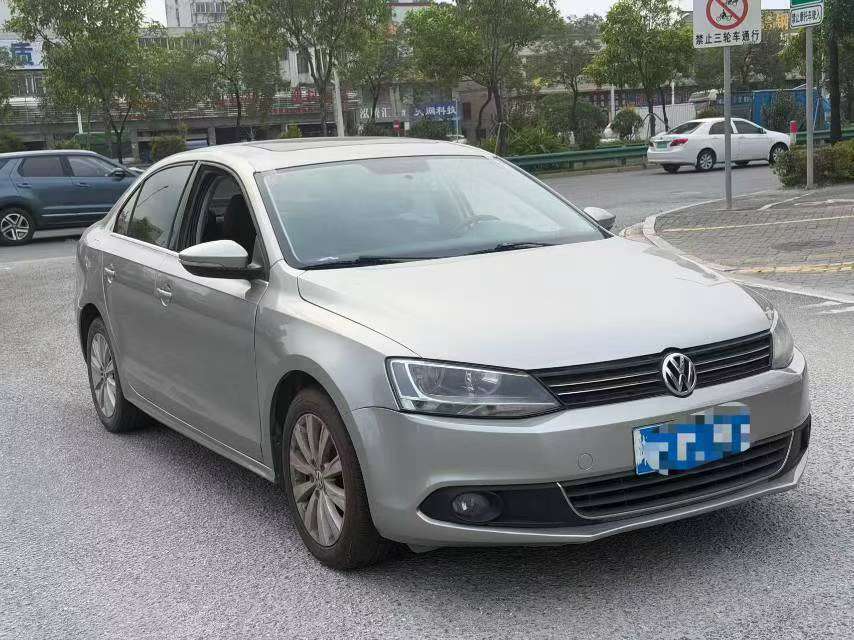Volkswagen Sagitar 1.6L Comfort Edition with Sunroof 3