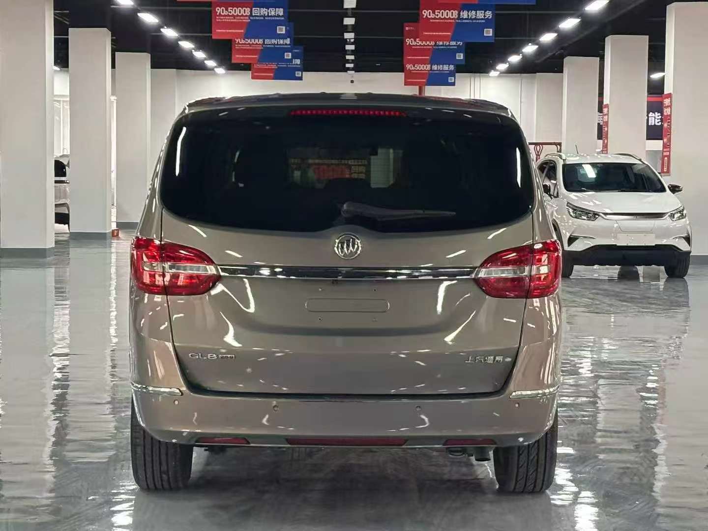 Buick GL8 25S Luxury 2.5L Automatic 8