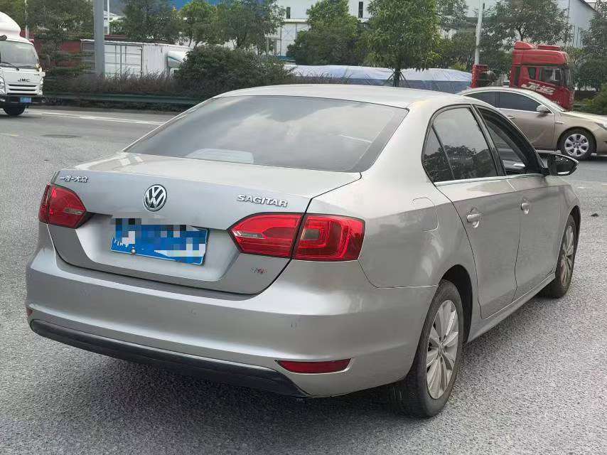 Volkswagen Sagitar 1.6L Comfort Edition with Sunroof 4