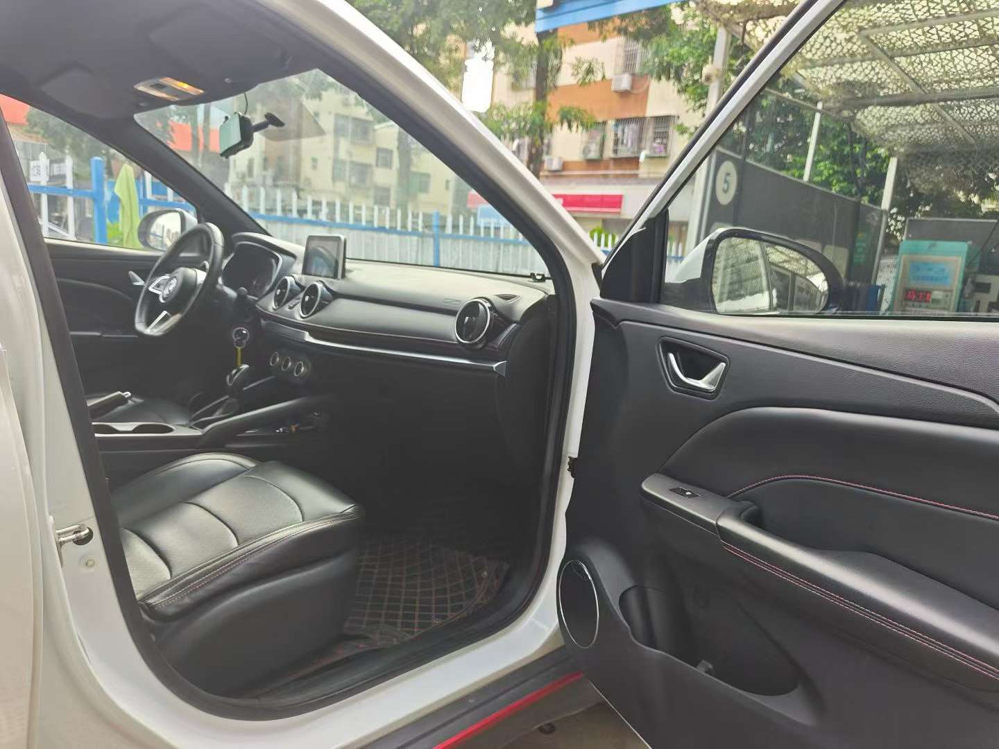 Fengon 500 1.5L CVT Enjoy Edition 6