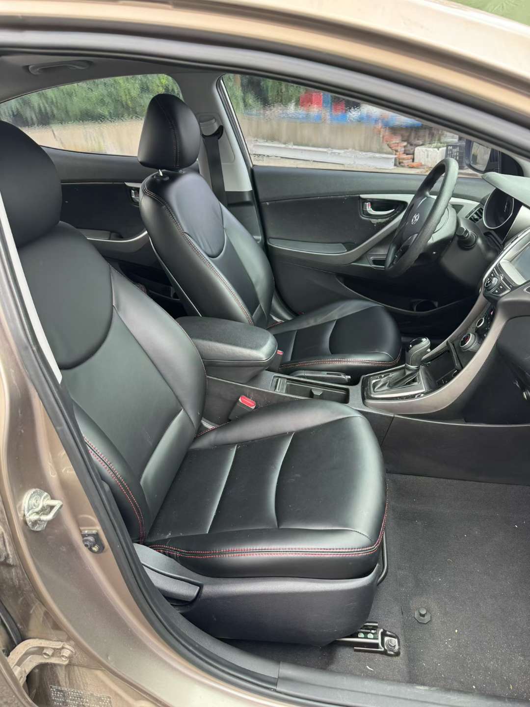 Hyundai Elantra 5