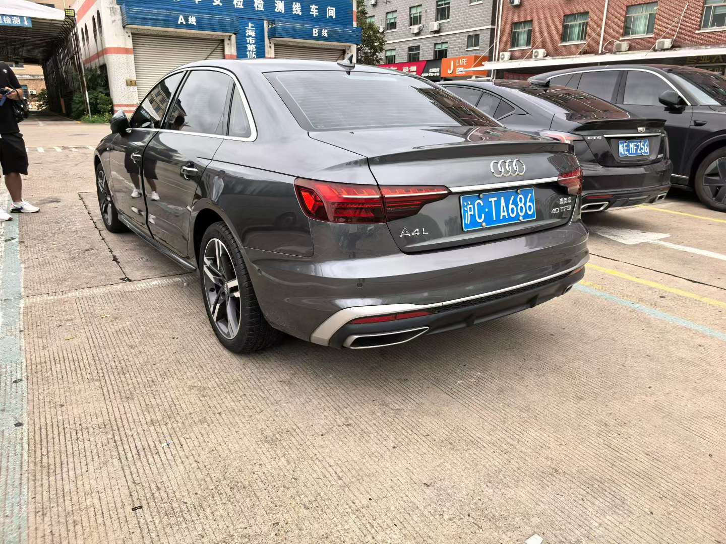 Audi A4L 40 Luxury Dynamic 4
